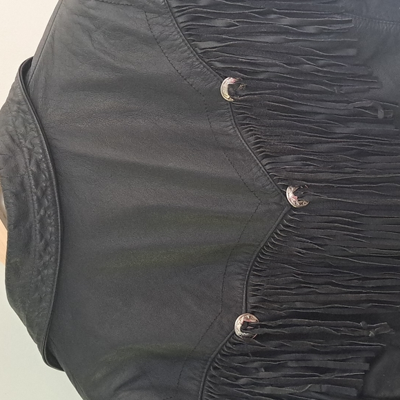 Vintage women's black leather fringe motorcycle jacket - Picture 8 of 9